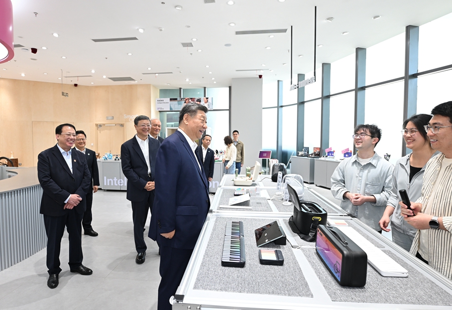习近平在上海考察时强调 加快建成具有全球影响力的科技创新高地