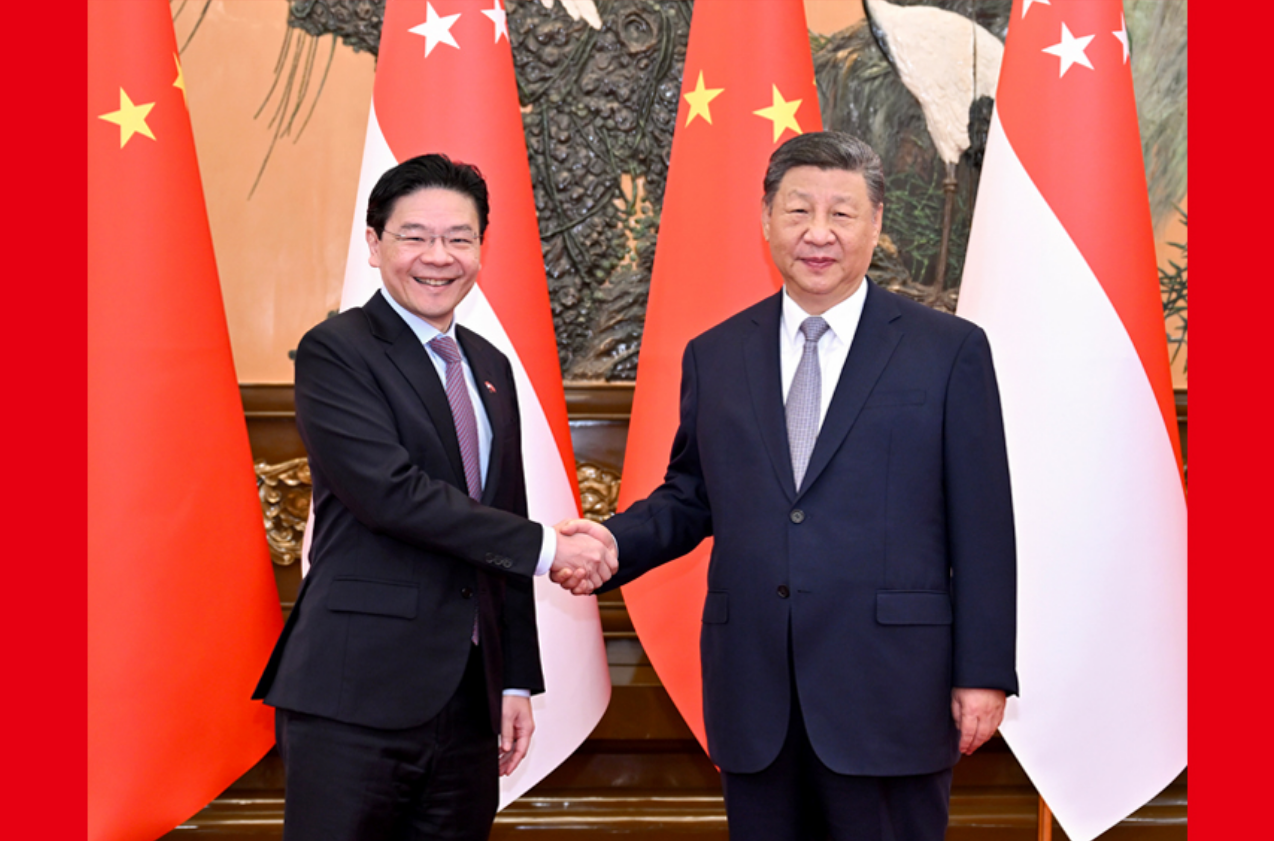 习近平会见新加坡总理黄循财
